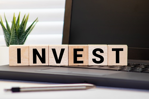 ROI Publicité en Ligne : Comment Calculer et Améliorer Votre Retour 2025