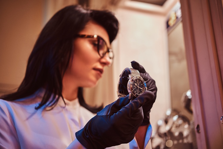 Horloger réparation montre